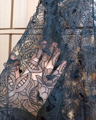 accessoriElegante cardigan traforato in pizzo nero