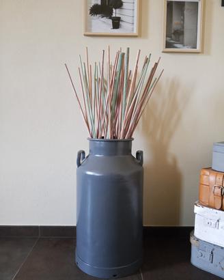 bidone del latte vintage pitturato 