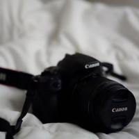 Canon EOS 2000D + 18-55mm + 75-300mm
