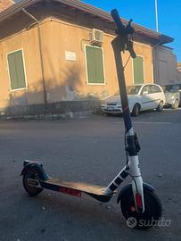 Monopattino elettrico Aprilia eSRZ