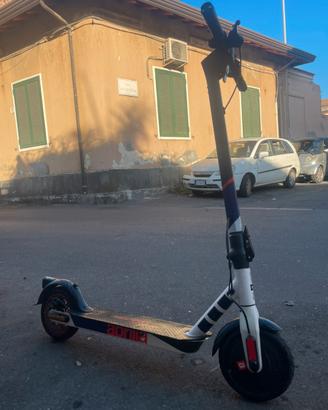 Monopattino elettrico Aprilia eSRZ