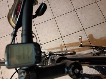 bici da corsa con pedali e manubrio da bike,