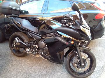 Moto Yamaha XJ6 diversion F nera