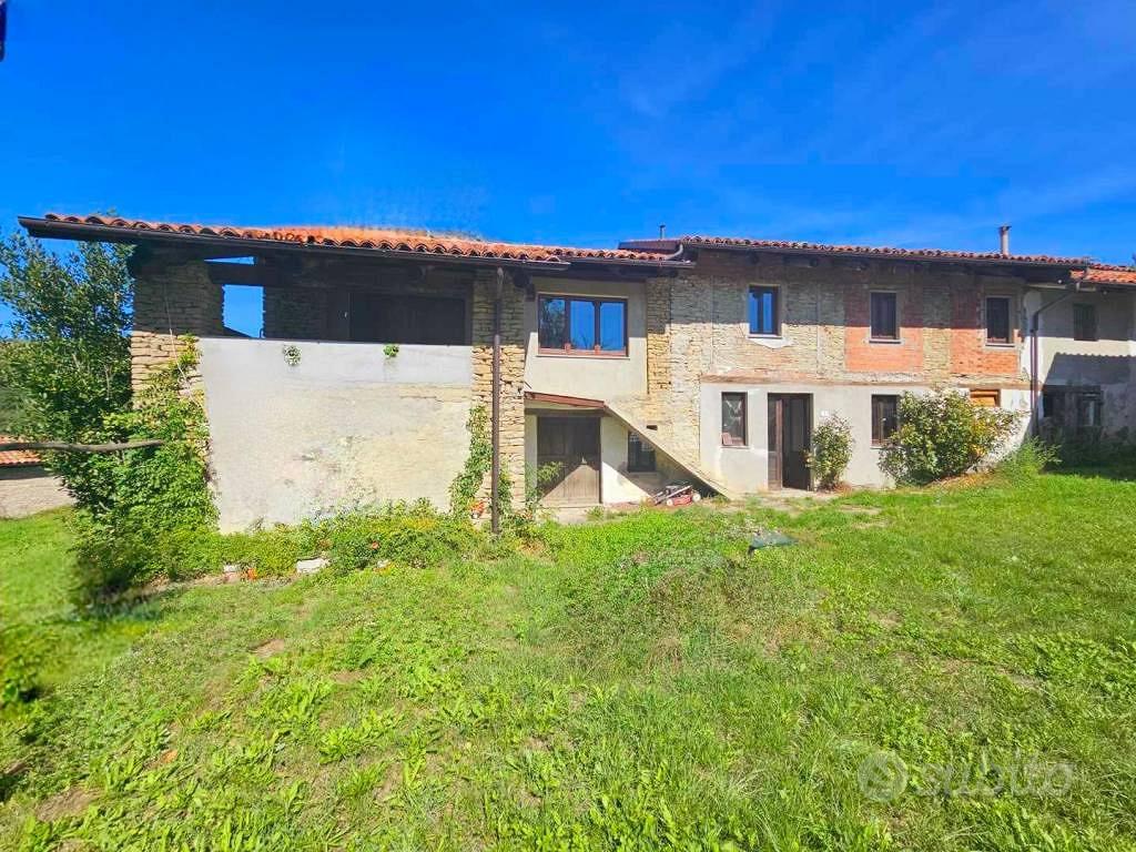 Rustico / Casale di 150 m² con più di 5 locali a B - Vista 2