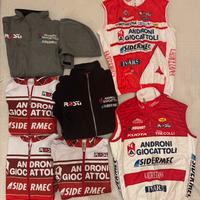 Abbigliamento team ciclismo sportivo da riposo