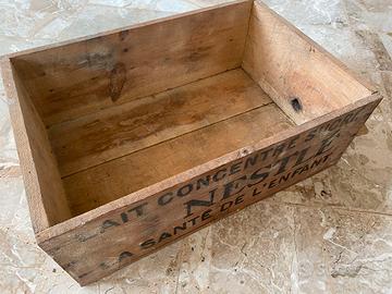 Nestle cassetta in legno epoca vintage