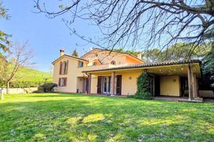 Villa di 518 m² con più di 5 locali e box auto dop