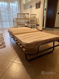 Letto pieghevole con rotelle e materasso(brandina)