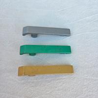 Apribottiglie in metallo.