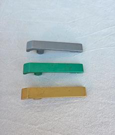 Apribottiglie in metallo.