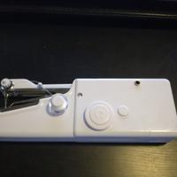 Macchina da cucire portatile