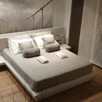 Letto matrimoniale moderno bianco con contenitore 