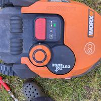 Robot tosa erba Worx  per 600 mq