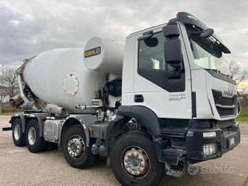 IVECO TRAKKER 500 con betoniera CIFA