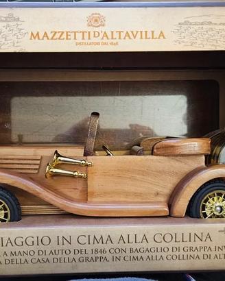 Modellino auto d’epoca in legno