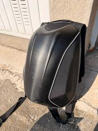 Zaino fibra di carbonio per moto