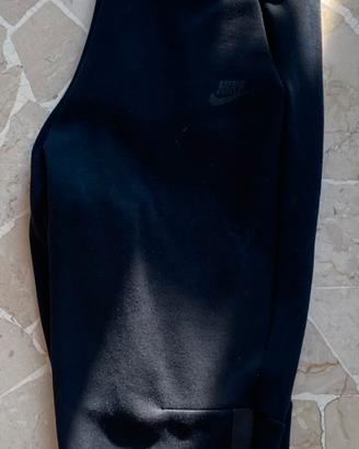 Pantaloncini Nike Tech Fleece originali