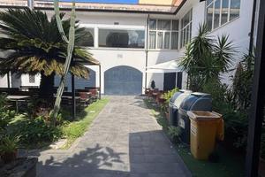 Attività / Licenza di 700 m² con più di 5 locali a