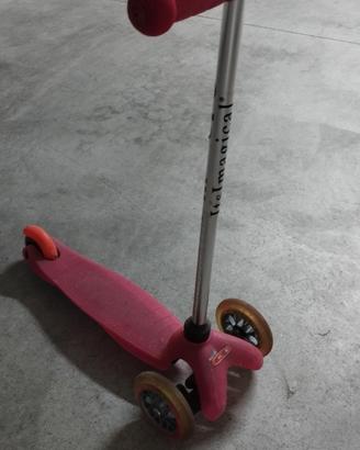 Monopattino rosa per bambina