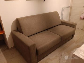 Divano letto matrimoniale, con porta cuscini