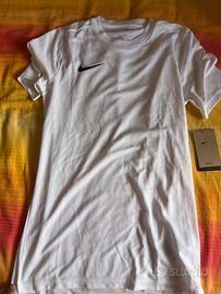 maglietta nike nuova con cartellino