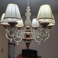 lampadario classico in legno e ferro battuto