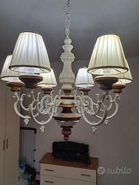 lampadario classico in legno e ferro battuto