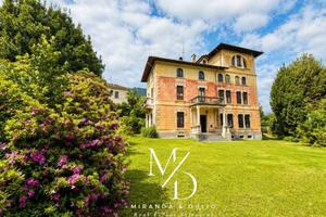 Villa di 480 m² con più di 5 locali e box auto dop