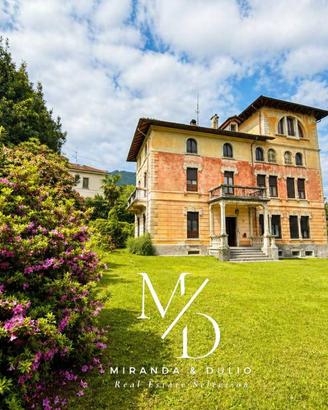 Villa di 480 m² con più di 5 locali e box auto dop