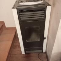 Stufa a pellet in buone  condizioni