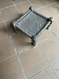 Sgabello basso in cedro, Nuristan, fine XIX secolo