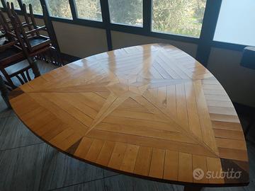 Tavolo triangolare con mosaico per interno