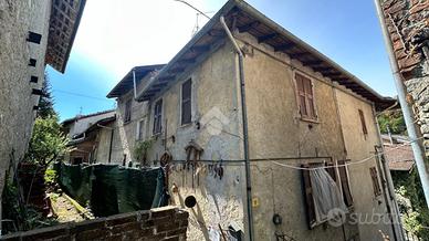 CASA SEMINDIPENDENTE A CASTELLETTO D'ORBA