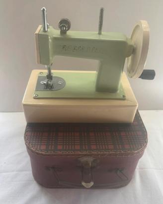 Macchina da cucire vintage da collezione