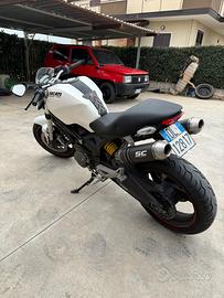 Ducati Monster 696