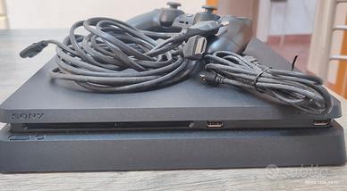 PlayStation 4 Slim 