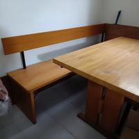 Tavolo in legno allungabile, con panca