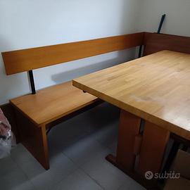 Tavolo in legno allungabile, con panca