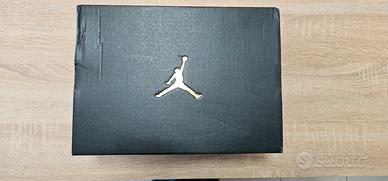 Air Jordan 1 Mid Black White Gym Red taglia  40