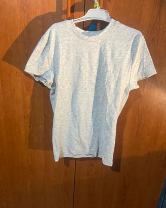 t-shirt grigia