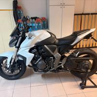 Honda CB1000R bianca