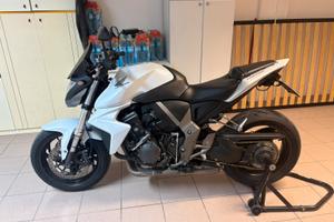 Honda CB1000R bianca