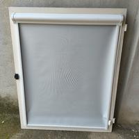 Finestra alluminio bianca con telaio