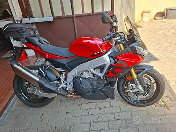 Moto Aprilia tuono V4