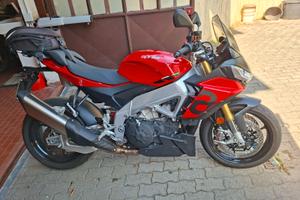 Moto Aprilia tuono V4