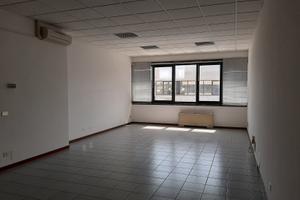 Ufficio in centro commerciale a Russi