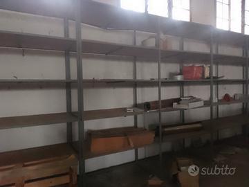 scaffalature fisse robuste con piani trucciolato