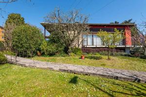 Villa di 310 m² con più di 5 locali e box auto dop
