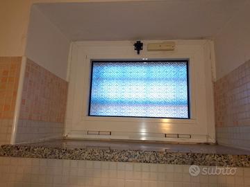 Finestra bianca in alluminio