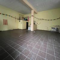 Garage rifinito, con luce e bagno